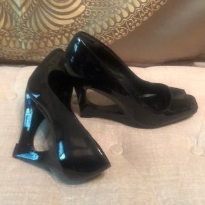 Black patent, peep toe, very unique heel